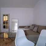 Cozy And Bright Apt Near Champs Elysees