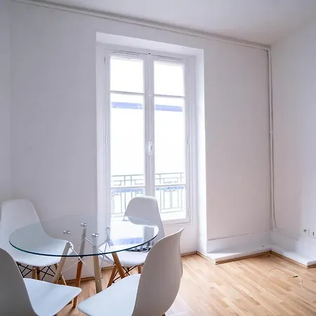 Cozy And Bright Apt Near Champs Elysees